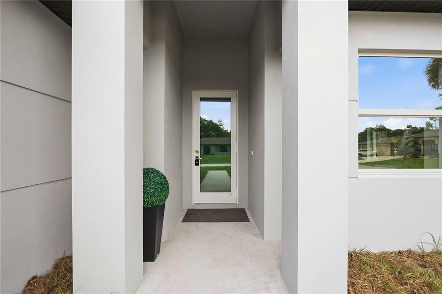 Exterior details and patio area of a home in , Port Charlotte (Image 3).
