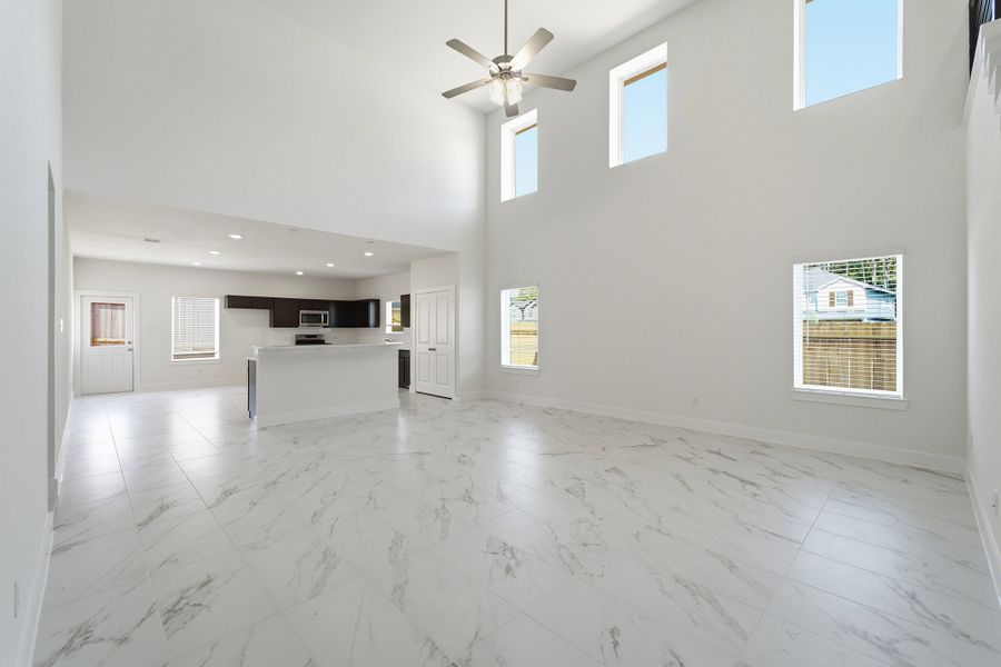 Spacious, unfurnished interior of a new home in Cielo, Conroe (Image 24).