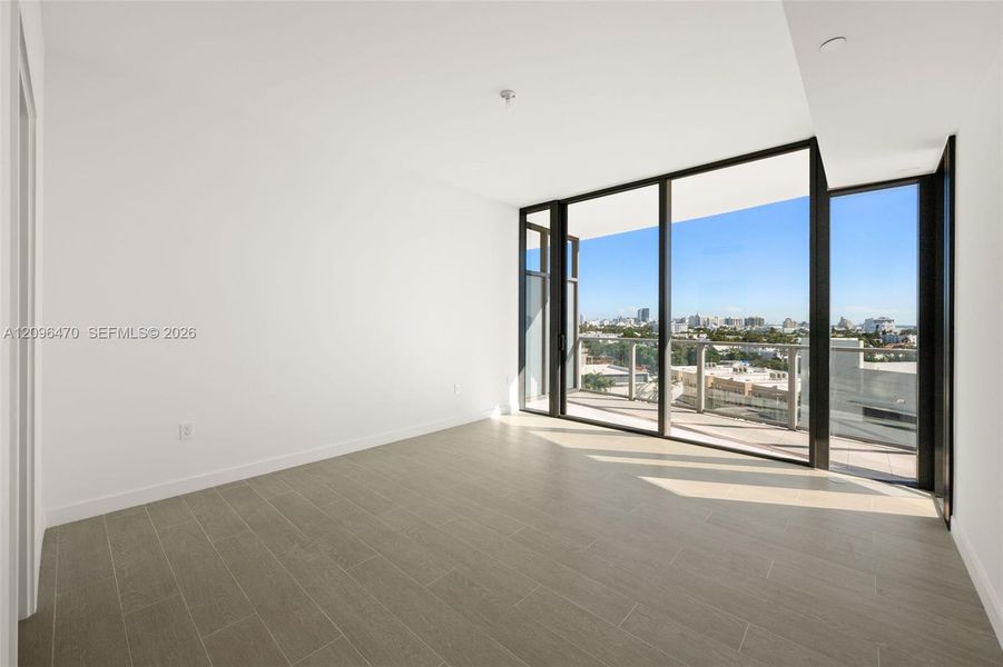 Spacious, unfurnished interior of a new home in , Miami Beach (Image 28).
