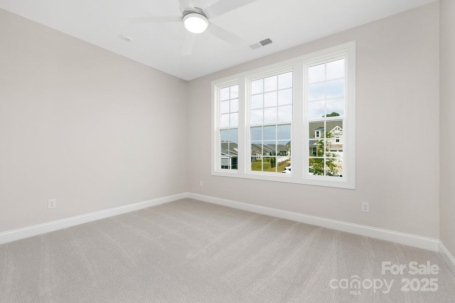 Spacious, unfurnished interior of a new home in Handsmill on Lake Wylie, York (Image 26).