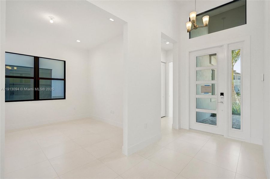 Spacious, unfurnished interior of a new home in Apex at Avenir, Palm Beach Gardens (Image 36).