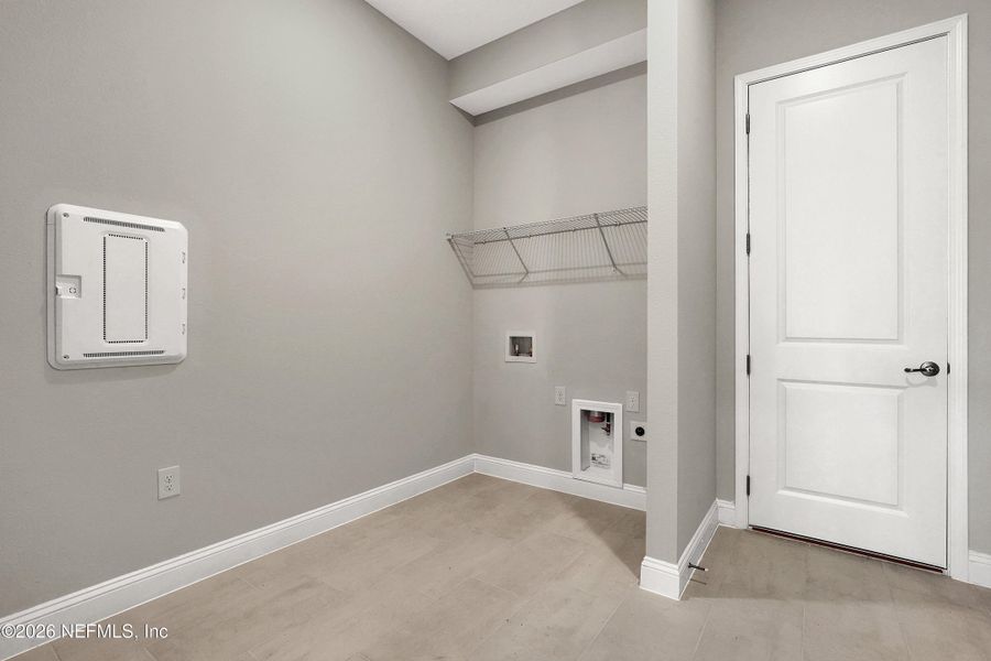 Spacious, unfurnished interior of a new home in Hyland Trail, Green Cove Springs (Image 10).