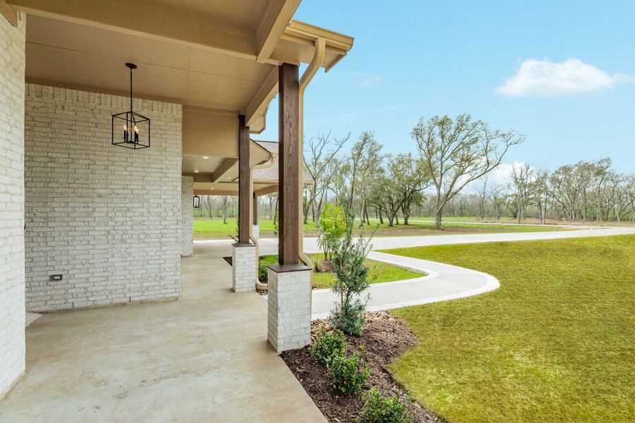 Exterior details and patio area of a home in , Richwood (Image 3).