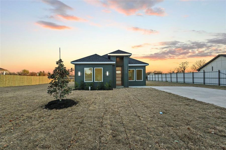 Front exterior of a new home in , Dallas, TX, highlighting curb appeal (Image 1). Front exterior of a new home in , Dallas, TX, highlighting curb appeal (Image 1).