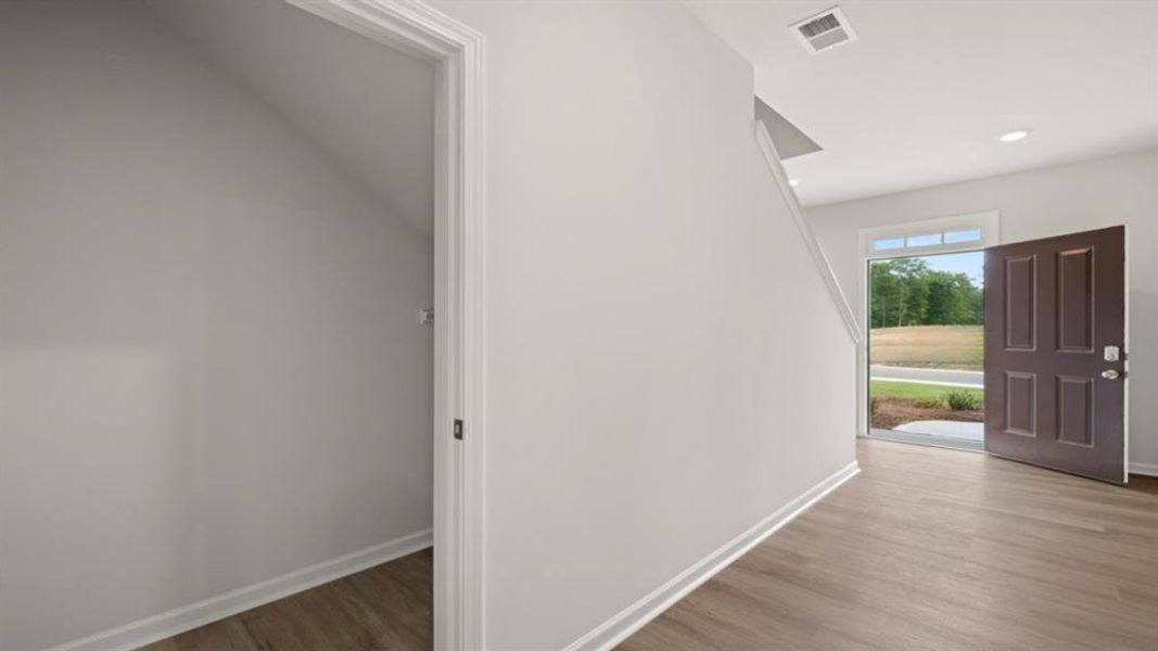 Spacious, unfurnished interior of a new home in Oakleigh Glen, Dallas (Image 8).
