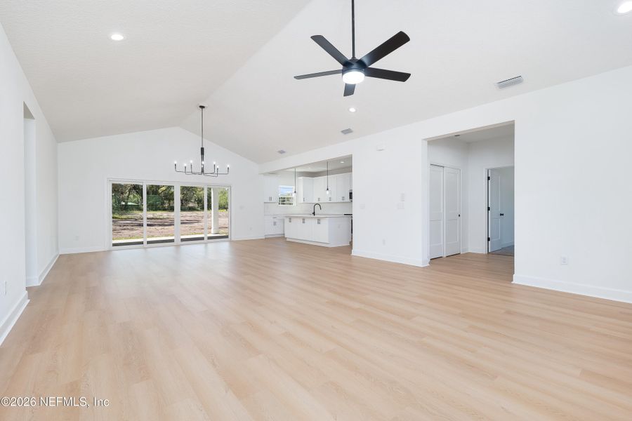 Spacious, unfurnished interior of a new home in , Palatka (Image 20).