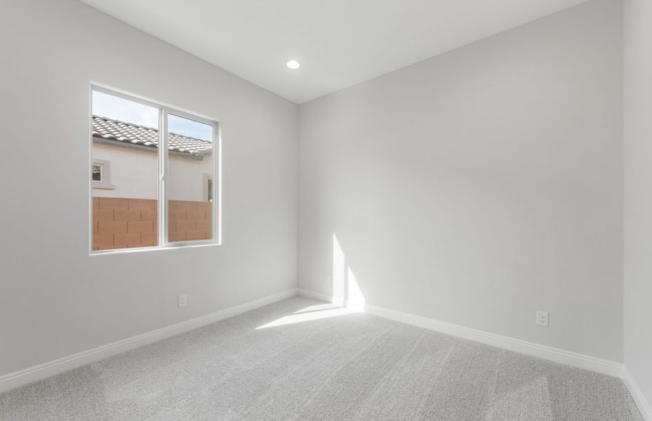 Spacious, unfurnished interior of a new home in Artisan at Asante, Surprise (Image 27).