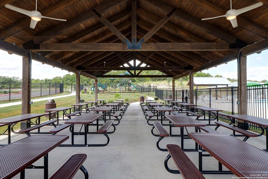 Community amenities in Ladera, San Antonio (Image 4).