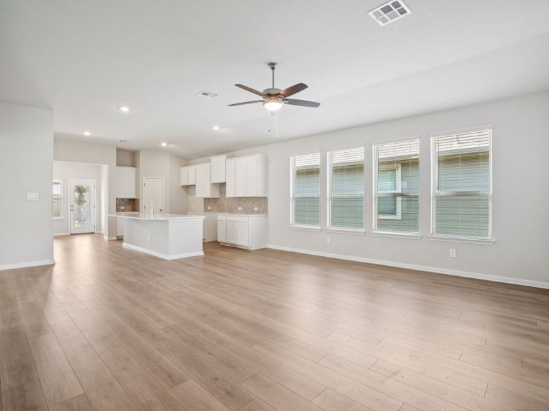 Spacious, unfurnished interior of a new home in Scenic Crest - Premier Series, Boerne (Image 16).