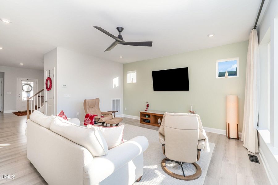 013_dsc09825-edit_943