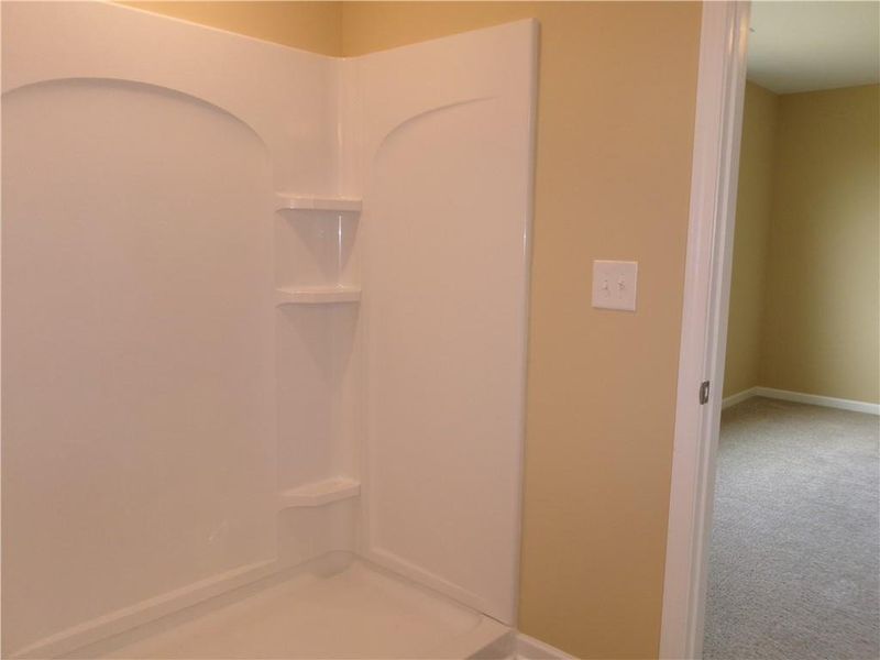 Spacious, unfurnished interior of a new home in Alder Park, Conyers (Image 12).