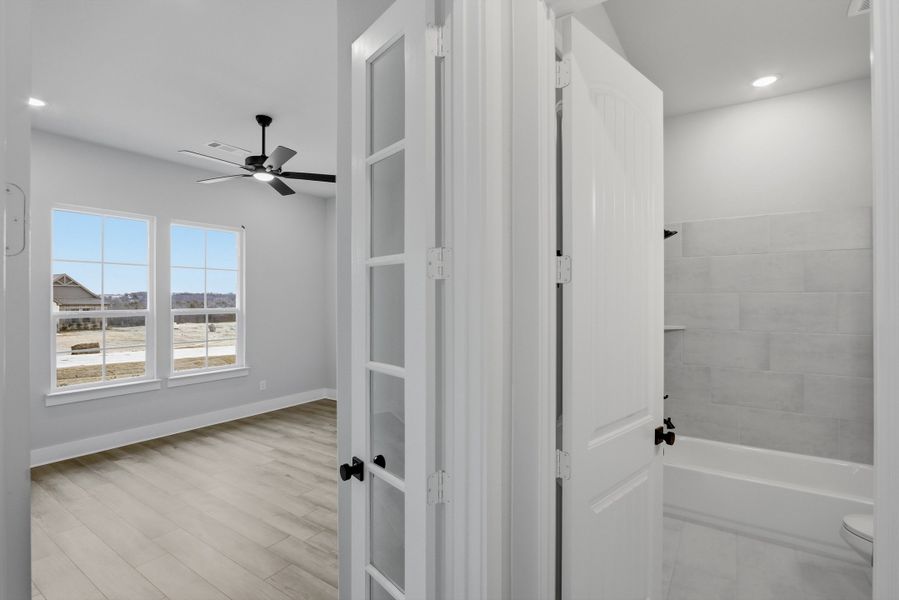 Spacious, unfurnished interior of a new home in Creekview Addition, Van Alstyne (Image 28). Spacious, unfurnished interior of a new home in Creekview Addition, Van Alstyne (Image 28).