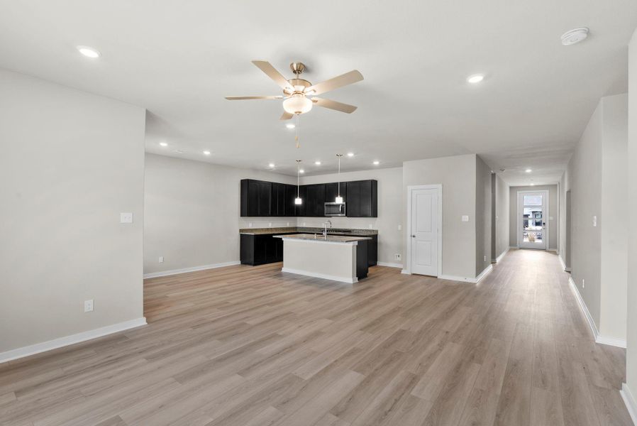 Spacious, unfurnished interior of a new home in Windrose Green 50', Angleton (Image 17).