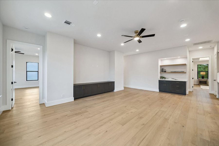 Spacious, unfurnished interior of a new home in , Bellaire (Image 22).