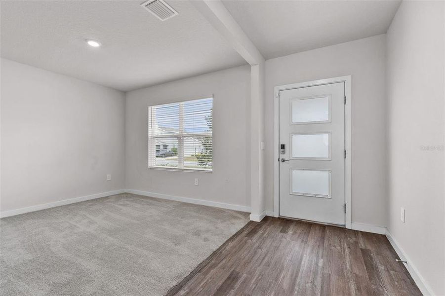 Spacious, unfurnished interior of a new home in , Bradenton (Image 27).