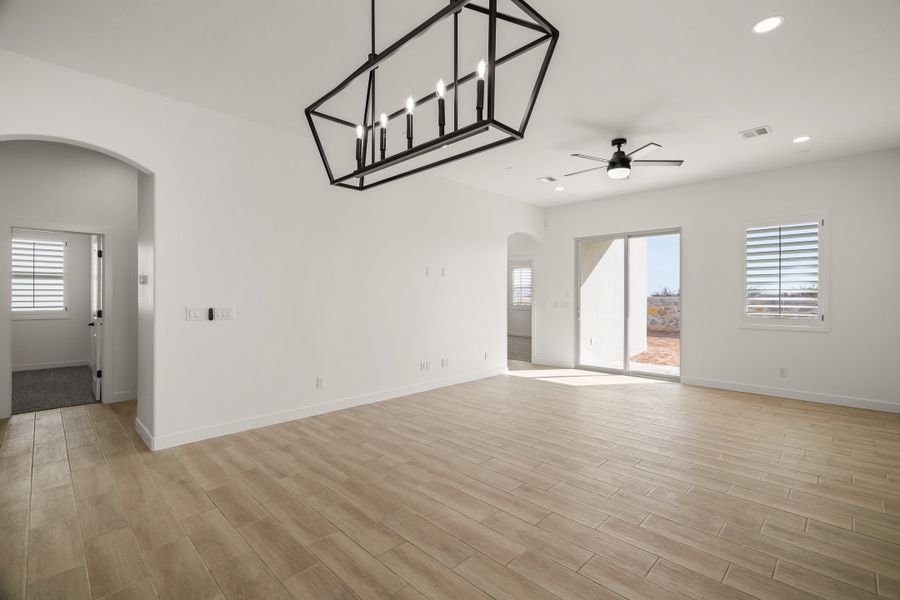 Spacious, unfurnished interior of a new home in Tierra Del Este 91, El Paso (Image 21).