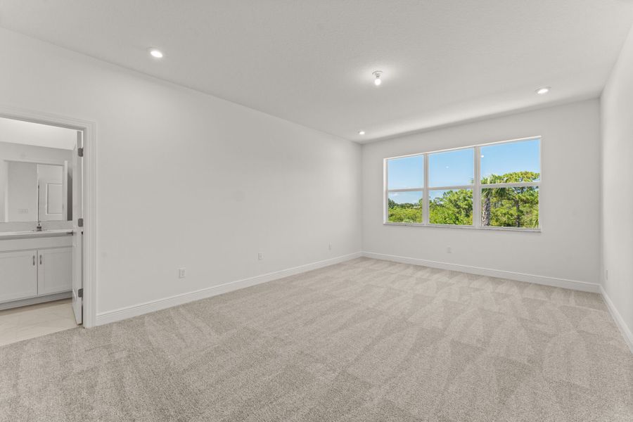 Spacious, unfurnished interior of a new home in Avila, Jensen Beach (Image 15).