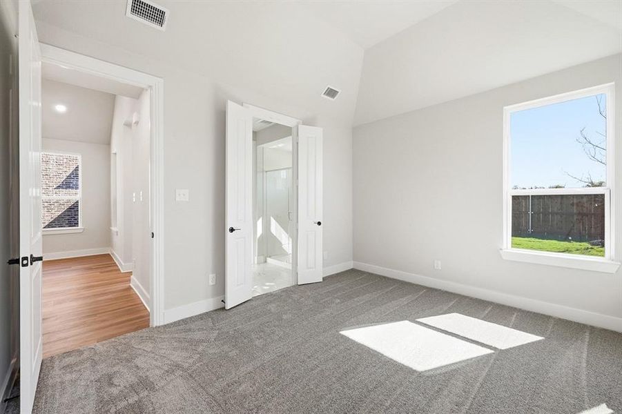 Spacious, unfurnished interior of a new home in Heritage Ranch: 40ft. lots, Sherman (Image 14). Spacious, unfurnished interior of a new home in Heritage Ranch: 40ft. lots, Sherman (Image 14).