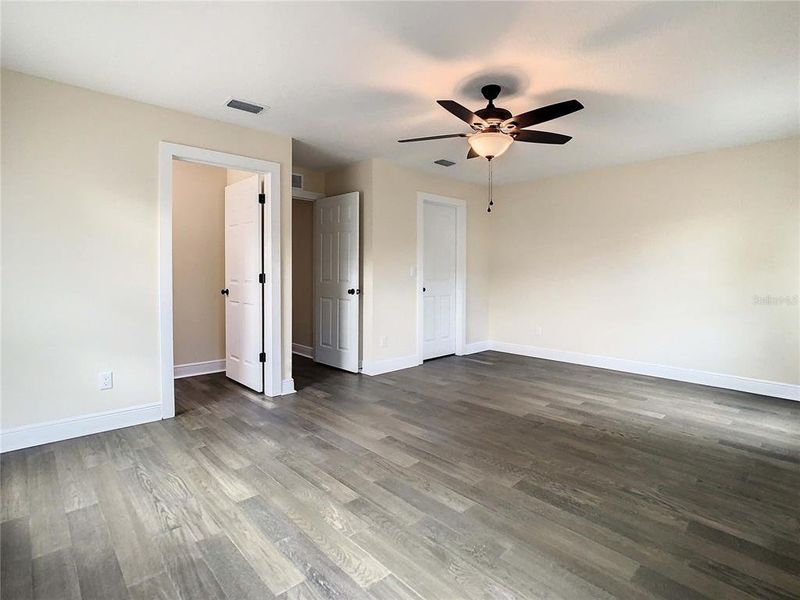 Spacious, unfurnished interior of a new home in , Tampa (Image 22).