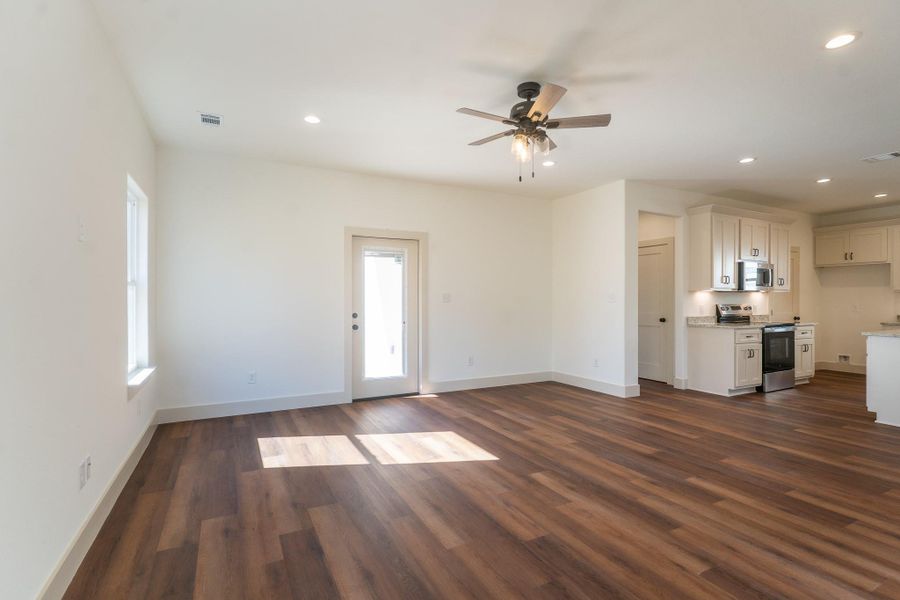 Spacious, unfurnished interior of a new home in , Smithville (Image 13).