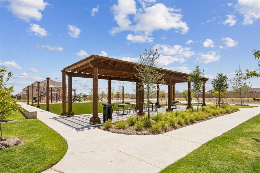 Twin Creeks Watters offers beautiful outdoor spaces for your family to enjoy!