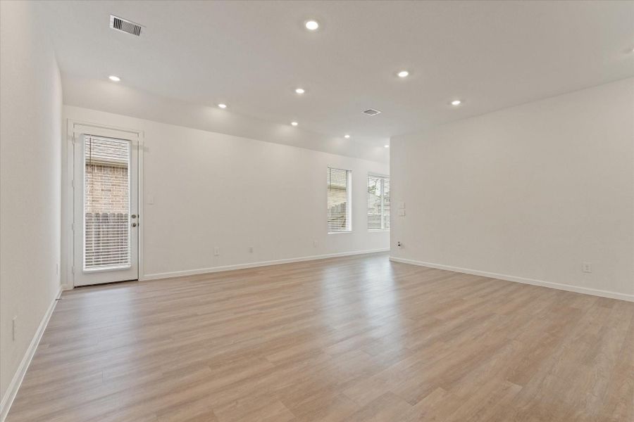 Spacious, unfurnished interior of a new home in , Conroe (Image 18). Spacious, unfurnished interior of a new home in , Conroe (Image 18).