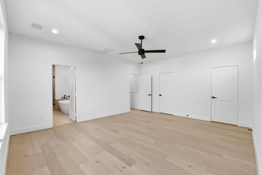 Spacious, unfurnished interior of a new home in , Houston (Image 31).