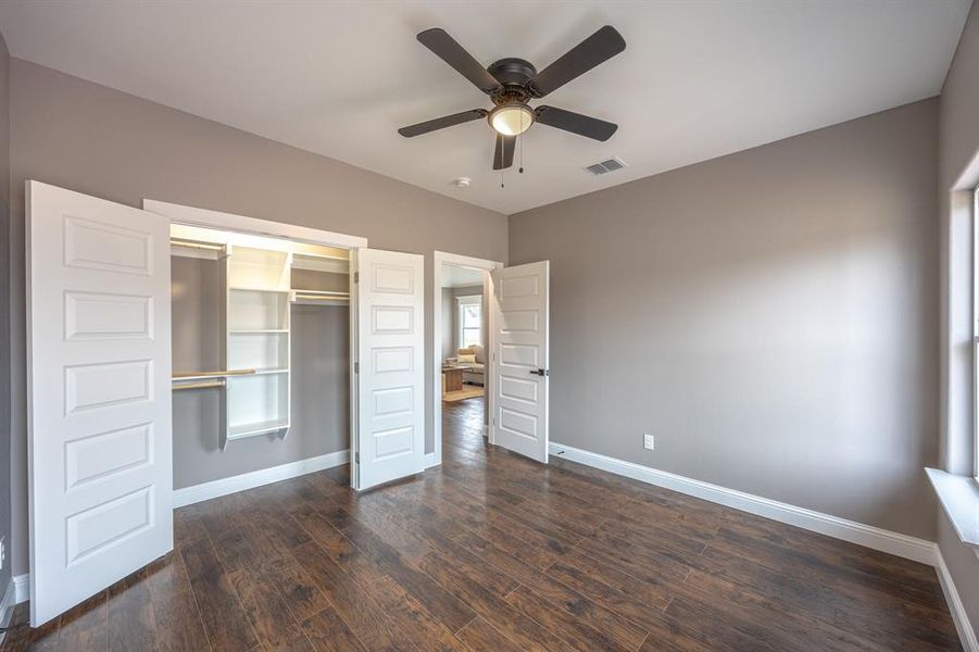 Spacious, unfurnished interior of a new home in , Cleburne (Image 25).
