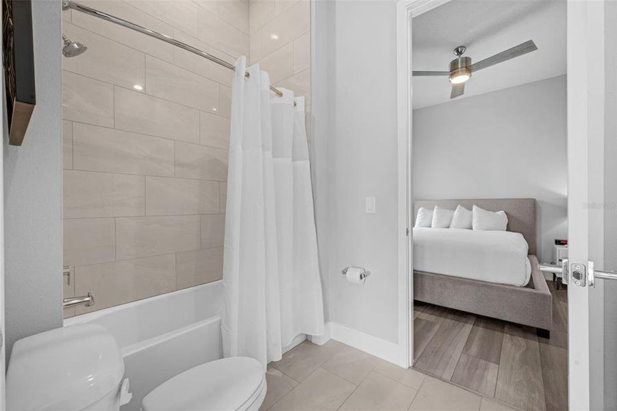 Furnished interior view inside a new home in , Kissimmee (Image 9).