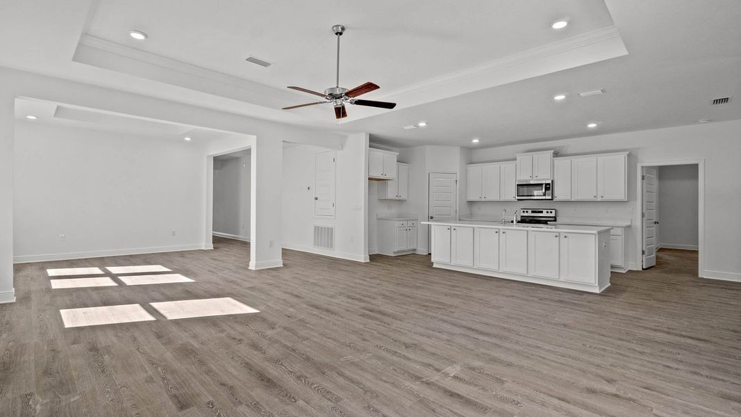 Spacious, unfurnished interior of a new home in Owl's Head Farms, Freeport (Image 14).