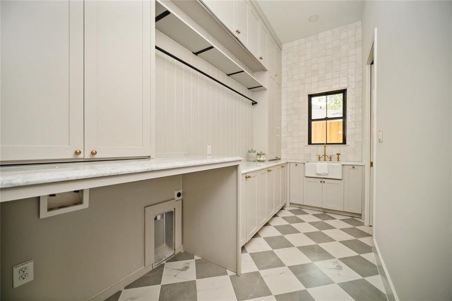 Laundry room featuring cabinet space and electric dryer hookup