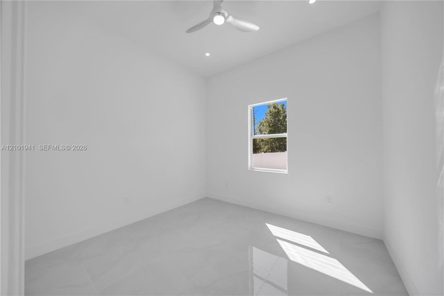 Spacious, unfurnished interior of a new home in , Lehigh Acres (Image 18).