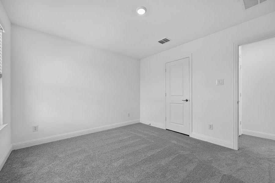 Spacious, unfurnished interior of a new home in Madero 50s, Fort Worth (Image 24).