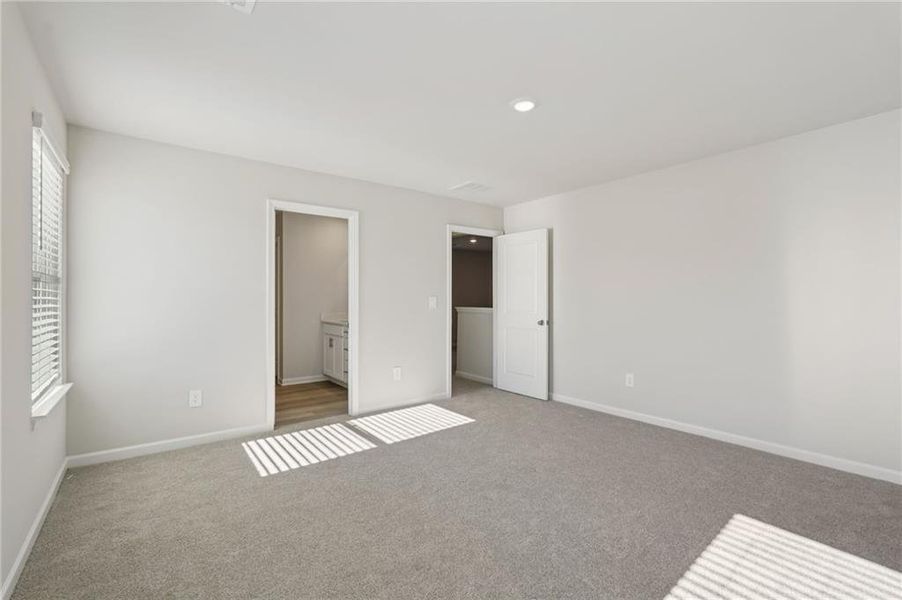 Spacious, unfurnished interior of a new home in Hawthorne Station, College Park (Image 32).
