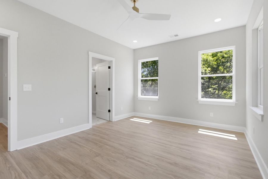 Spacious, unfurnished interior of a new home in , North Charleston (Image 32).