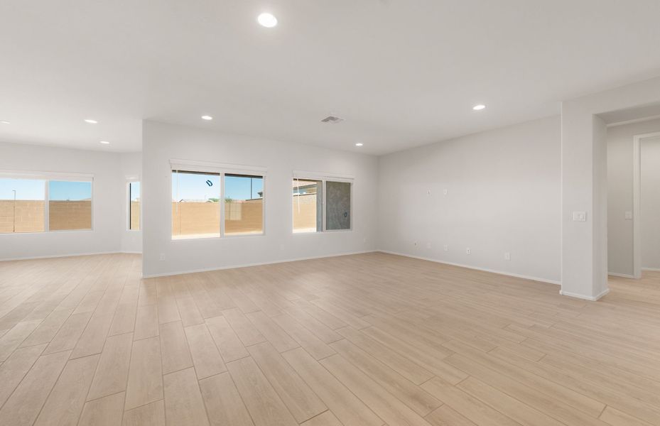 Spacious, unfurnished interior of a new home in Parkside at Anthem at Merrill Ranch, Florence (Image 20).