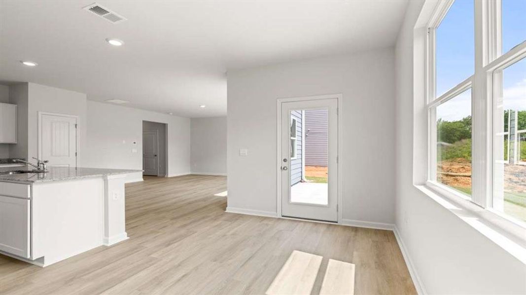 Spacious, unfurnished interior of a new home in Sherwood Manor, College Park (Image 6).