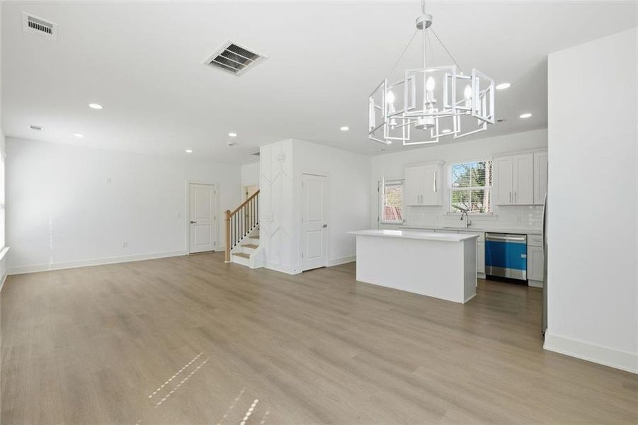 Spacious, unfurnished interior of a new home in , Alpharetta (Image 12).