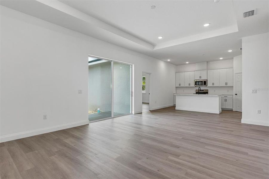 Spacious, unfurnished interior of a new home in , Deland (Image 18).