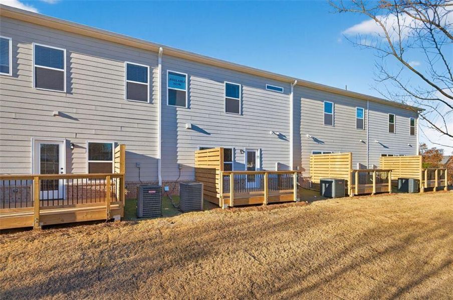 Exterior details and patio area of a home in Franklin Manor, Lawrenceville (Image 19).