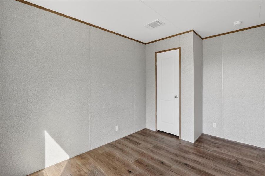 Spacious, unfurnished interior of a new home in , Aurora (Image 27).