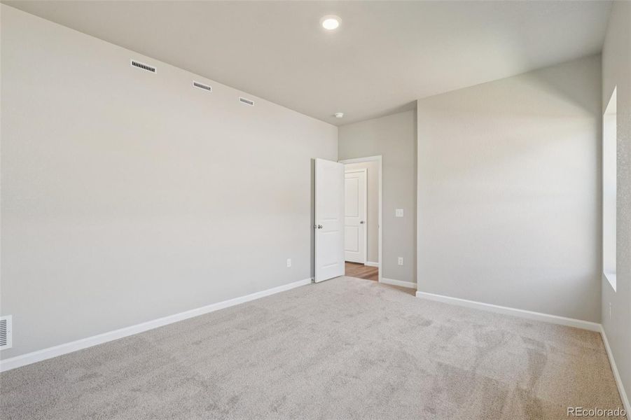 Spacious, unfurnished interior of a new home in Wolf Creek Run, Strasburg (Image 20).