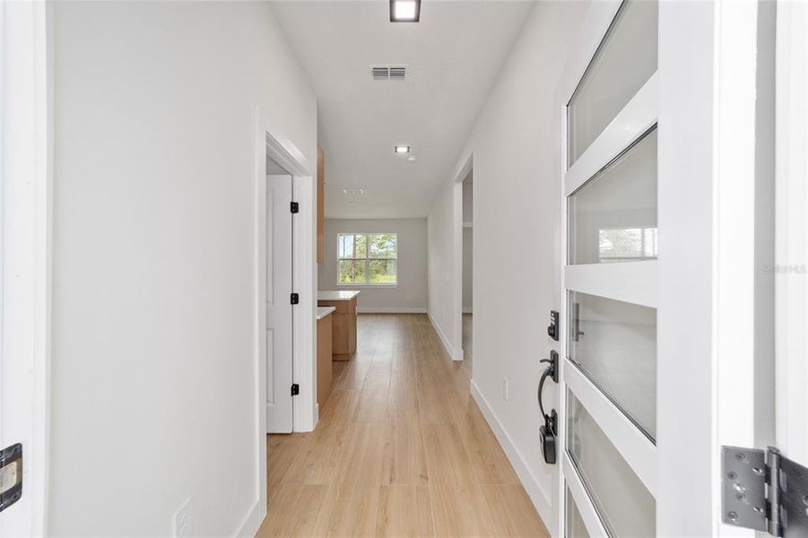 Spacious, unfurnished interior of a new home in , Ocala (Image 17).