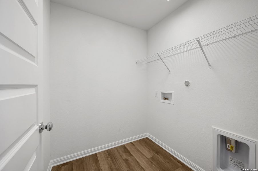Spacious, unfurnished interior of a new home in Mesquite Ridge, San Antonio (Image 43).