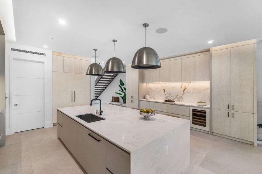 021-810PalmTrail-DelrayBeach-FL-33483-SM