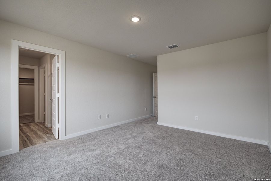 Spacious, unfurnished interior of a new home in Mesa Vista, San Antonio (Image 16).