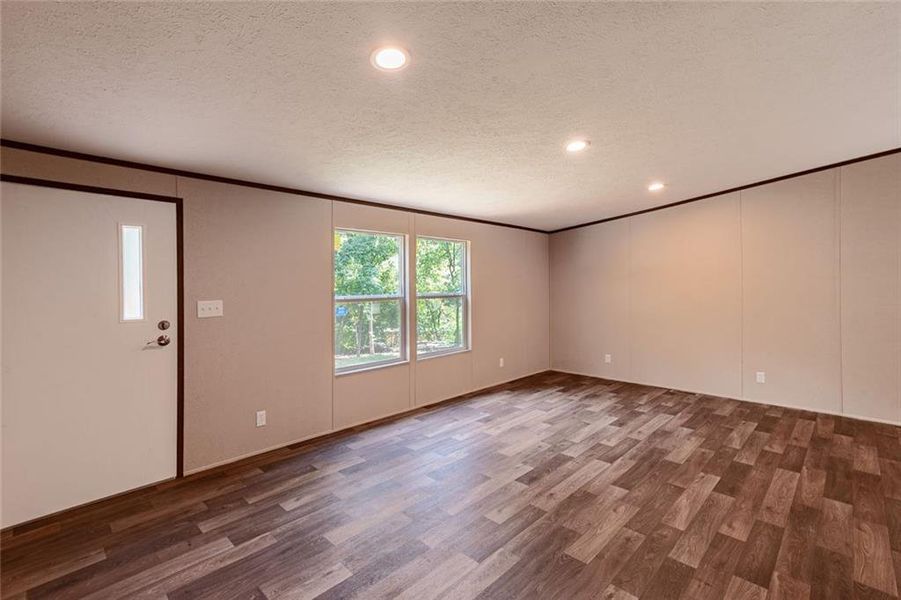 Spacious, unfurnished interior of a new home in , Dahlonega (Image 34).