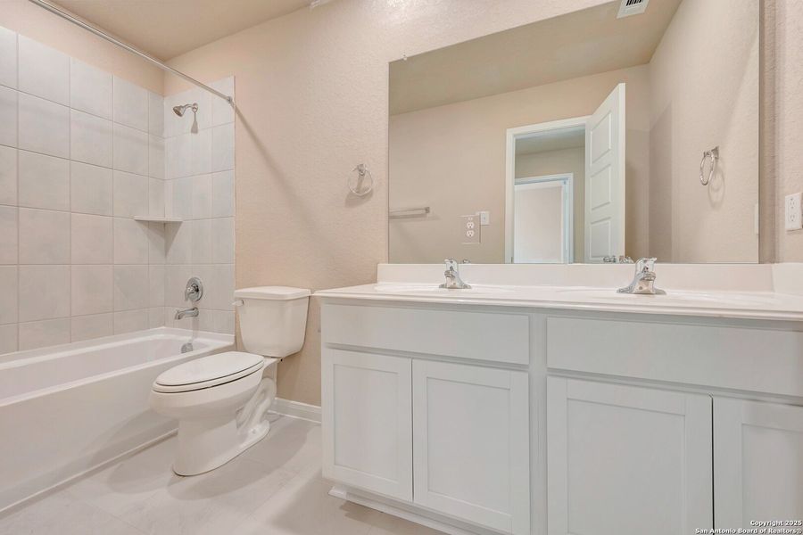 Furnished interior view inside a new home in Park Place, New Braunfels (Image 9).