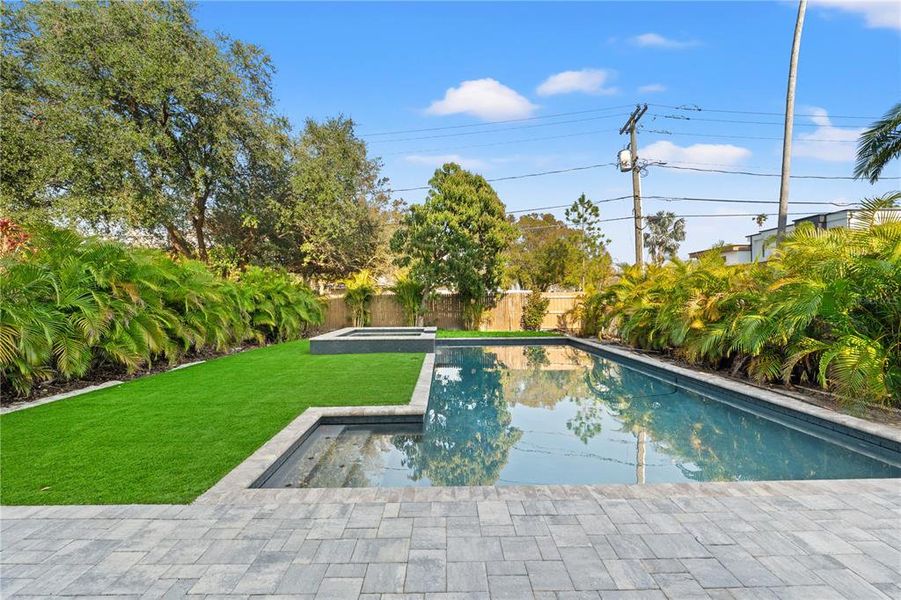 Exterior details and patio area of a home in , Tampa (Image 24).