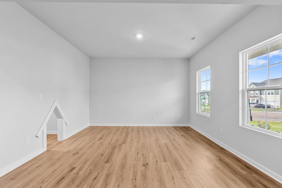 Spacious, unfurnished interior of a new home in Hanes Lake, Winston-Salem (Image 15).